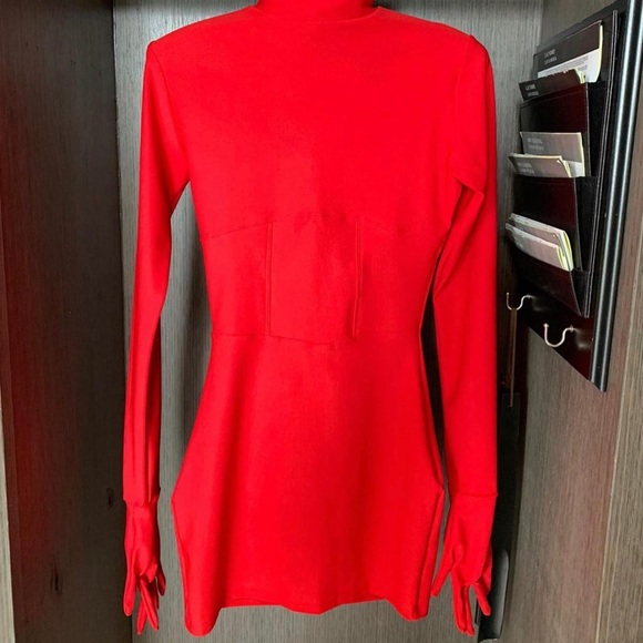 Red long sleeve short dress - Picture 2 of 2